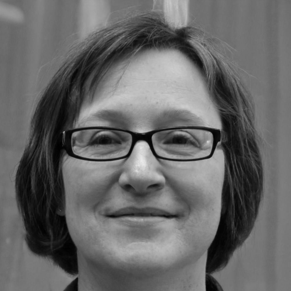 Formatrice feylithora présentant une session de formation financière